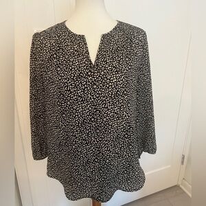 Fun2fun Black And White Blouse Size Medium